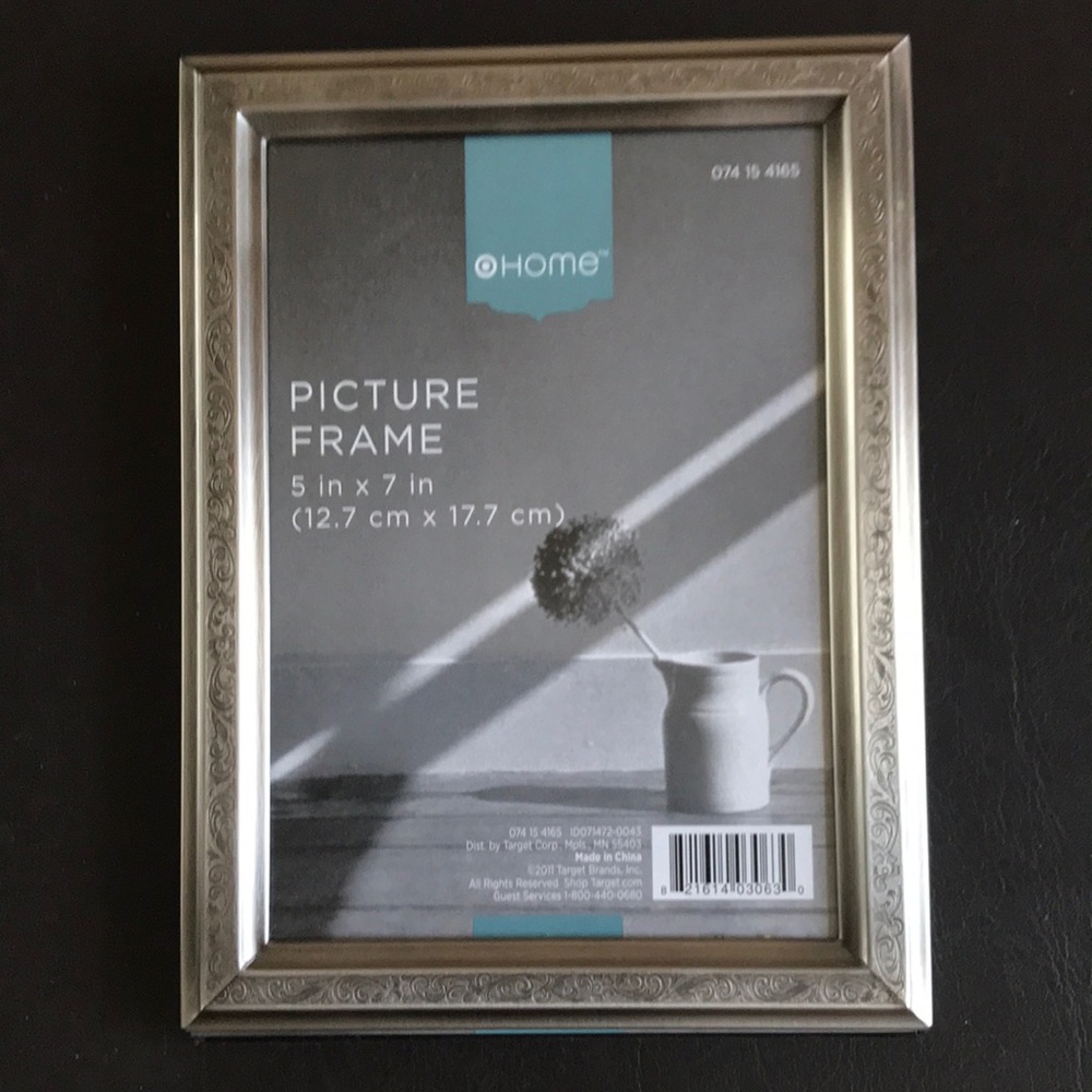Metal picture frame